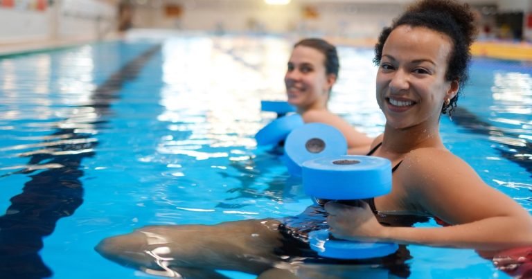 Ejercicio vertical acuático, la evolución del acquagym que atrae a los mayores de 40