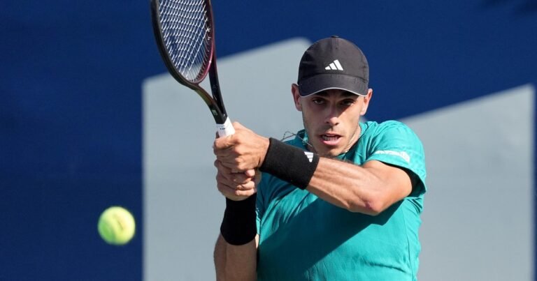 Fran Cerúndolo le ganó en sets corridos a Etcheverry y se quedó con el duelo argentino en el Masters 1000 de Toronto