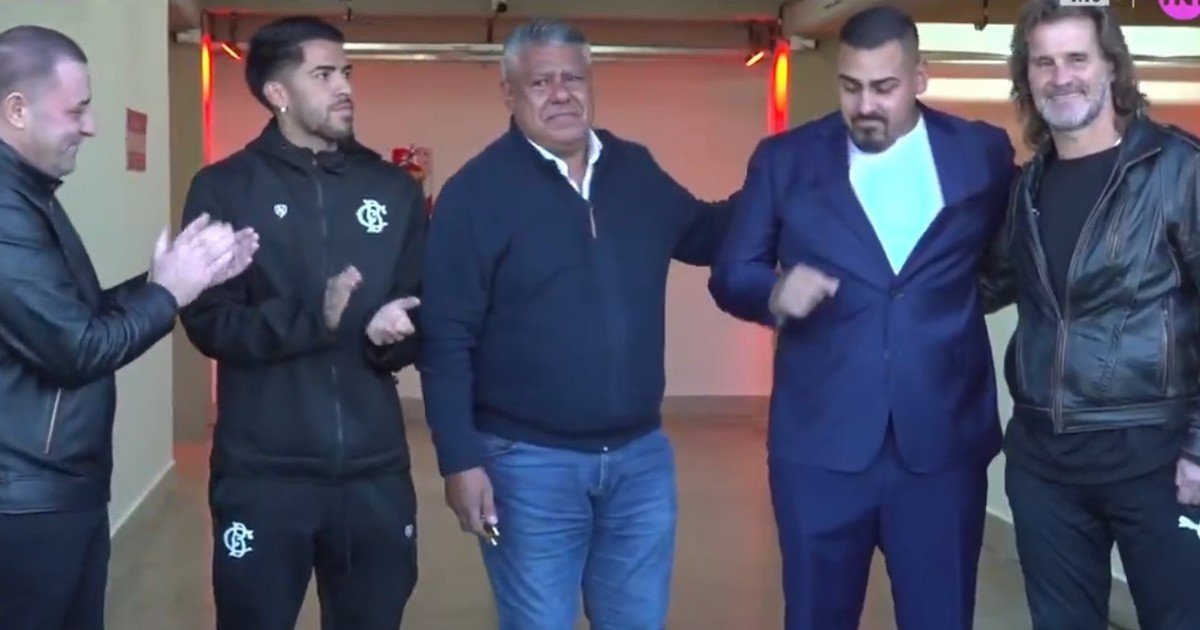 Con lágrimas y junto a Riquelme y Lavezzi, Chiqui Tapia reinauguró el estadio de Barracas Central que lleva su nombre