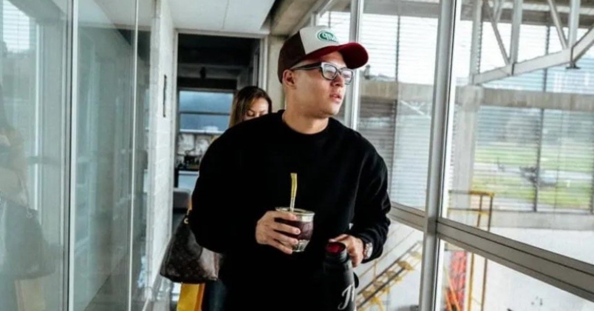 Juanfer Quintero llegó al país para firmar con River y reavivó el fuego de Madrid en los hinchas que lo recibieron como a un "rockstar"