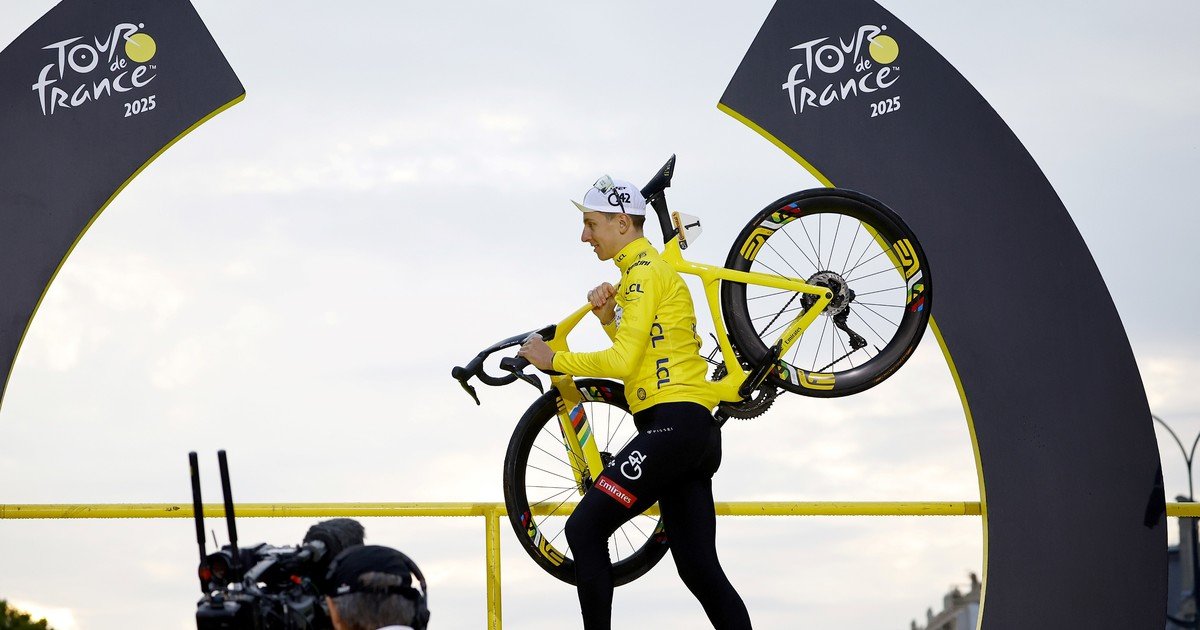 Tadej Pogacar, el extraterrestre del ciclismo que cuando se baja de la bici vuelve a ser humano y avisa: “No me tienta batir récords: yo corro para disfrutar el momento”