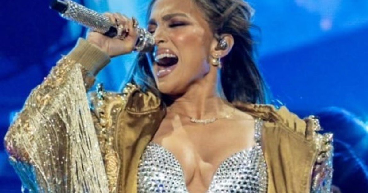 Un fan le propuso casamiento a Jennifer López en pleno recital y ella respondió: "Lo intenté varias veces y ya fue"
