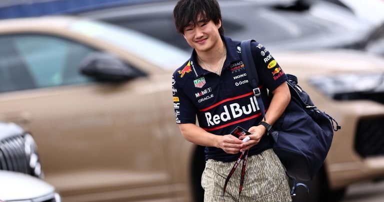Fórmula 1: Yuki Tsunoda sufrió un insólito accidente doméstico y Red Bull se burló en redes del compañero de Max Verstappen