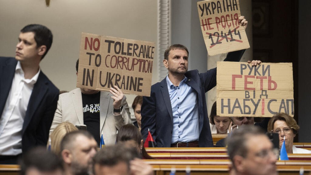 Ucrania: Zelenski denuncia caso de corrupción en el sector de defensa