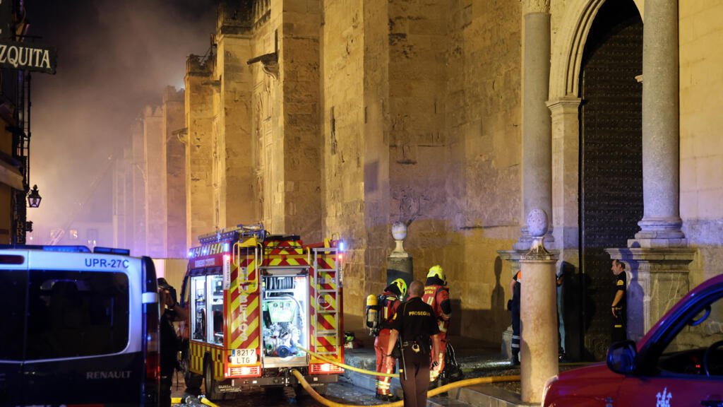 España: incendio en la Mezquita-Catedral de Córdoba deja tres capillas dañadas