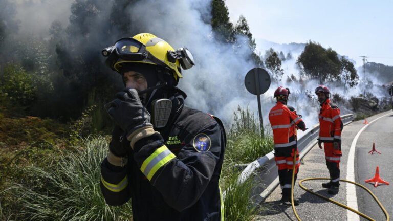 España avanza en la contención de los incendios más mortíferos del verano; Portugal continúa en alerta