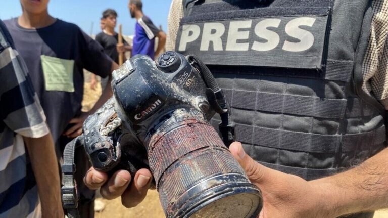 “Nos pintan como objetivos”: cómo Israel pone a los periodistas de Gaza en el punto de mira