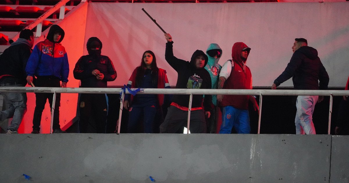 Los posteos de los futbolistas chilenos de Independiente tras los incidentes en la tribuna visitante: "Me siento destrozado"