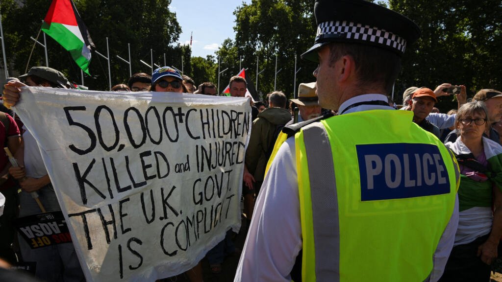 Reino Unido: detienen a 200 simpatizantes del grupo prohibido Palestine Action durante una protesta