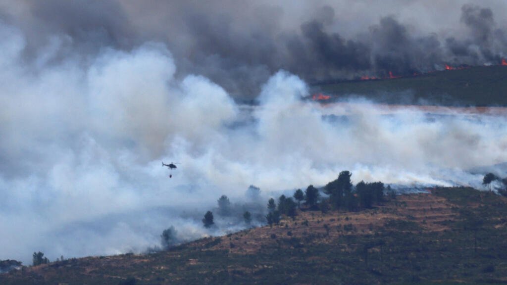España reduce el número de fuegos activos, pero con peligro extremo por reproducción de focos