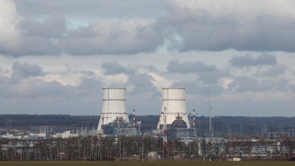 Drones provocan incendio en planta nuclear rusa en aniversario de la independencia de Ucrania