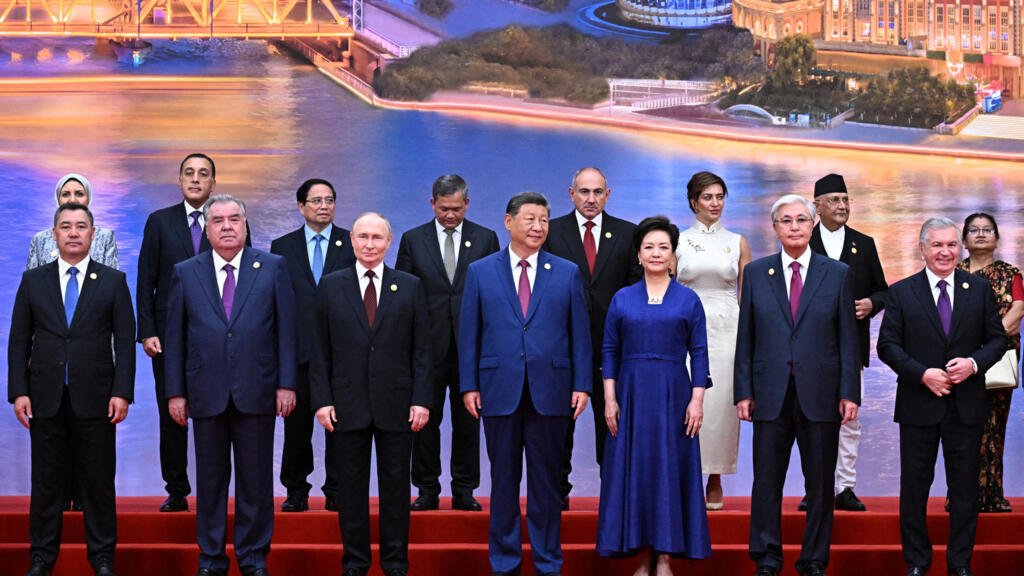Xi Jinping orquesta cumbre de 20 países euroasiáticos en una demostración de unidad del Sur Global