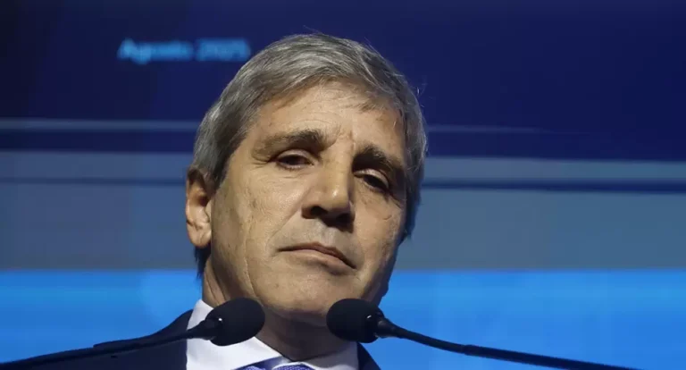 Sube el Riesgo País y complica al Gobierno: trepó 100 puntos en un día