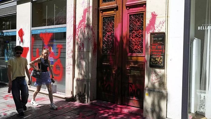 Vandalismo con pintadas contra Israel en las oficinas de la compañía aérea El Al en París