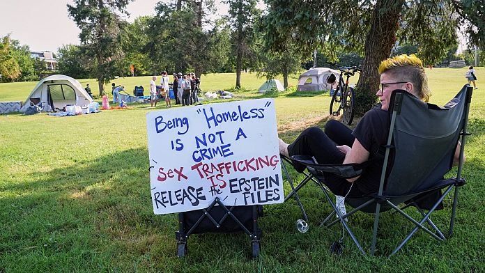 NO COMMENT: Desalojan campamentos de personas sin hogar en Washington