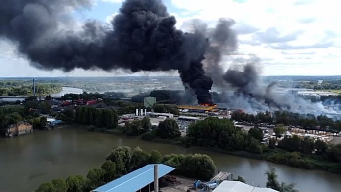 NO COMMENT: Un incendio en un almacén del puerto de Hamburgo deja 6 heridos