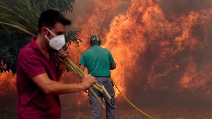 España lucha contra un récord de incendios a pesar de que el final de la ola de calor trae temperaturas más frescas