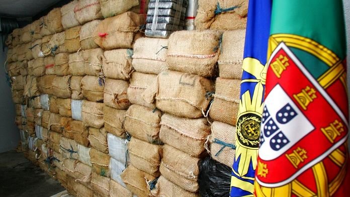 Detienen en aguas de las islas Azores a una pareja alemana con 263 kilos de cocaína