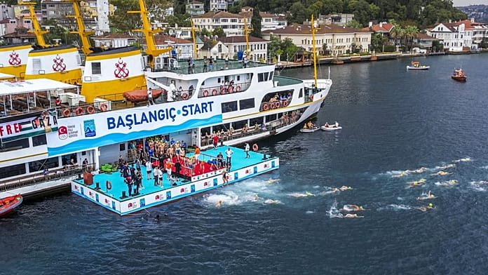 El nadador ruso Svechniko desaparece en el estrecho del Bósforo durante la Carrera Intercontinental