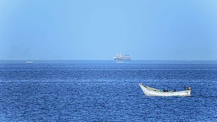 Naufragio en Mauritania: al menos 20 inmigrantes muertos y 17 rescatados rumbo a Canarias