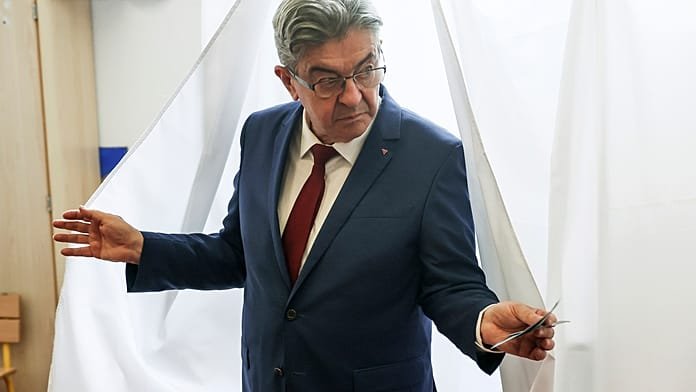 La oposición presentará una moción de censura contra Macron si Bayrou no gana la confianza