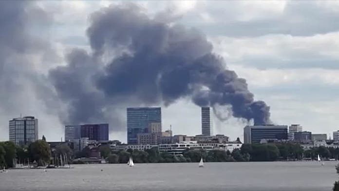 Un gran incendio en un almacén del puerto de Hamburgo deja varios heridos
