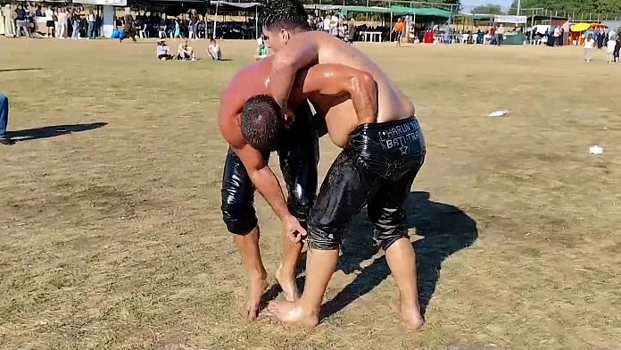 NO COMMENT: El norte de Grecia acoge el Festival de Lucha en Aceite de Seçek