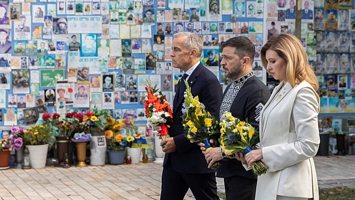 NO COMMENT: Kiev conmemora su Día de la Independencia homenajeando a los soldados caídos