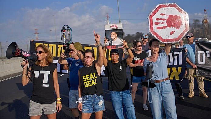 NO COMMENT: Manifestantes israelíes exigen alto el fuego y acuerdo de rehenes en la guerra de Gaza