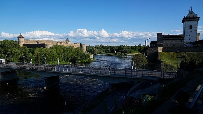 Estonia instala puertas de hierro en la frontera con Rusia para controlar la inmigración