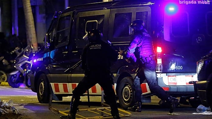 Detenido un hombre por apuñalar y arrojar por la ventana a su mujer en Manresa