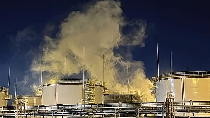 Ucrania golpea al petróleo ruso: elimina el 17% de la capacidad de refinado provocando escasez