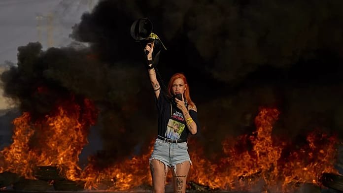 Manifestantes israelíes bloquean carreteras para exigir al Gobierno que garantice la liberación de los rehenes en Gaza