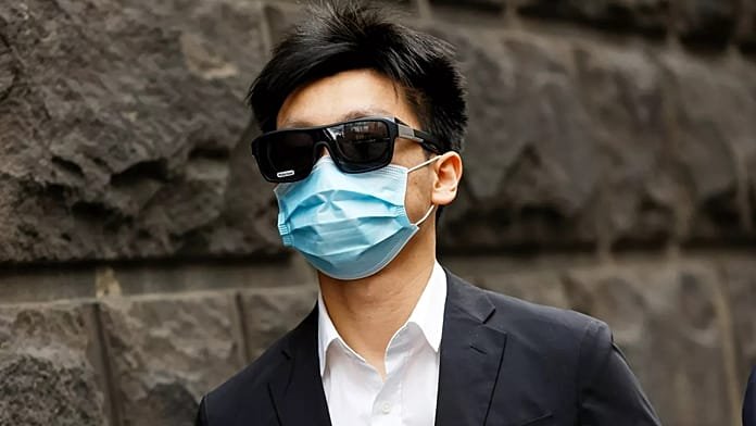 Un médico acusado de grabar a escondidas a más de 460 mujeres en los baños de un hospital australiano en libertad bajo fianza