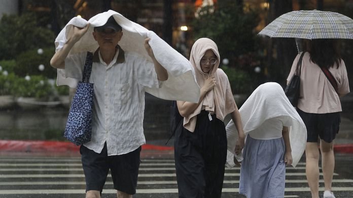 Miles de personas evacuadas en Taiwán ante la llegada del tifón Podul