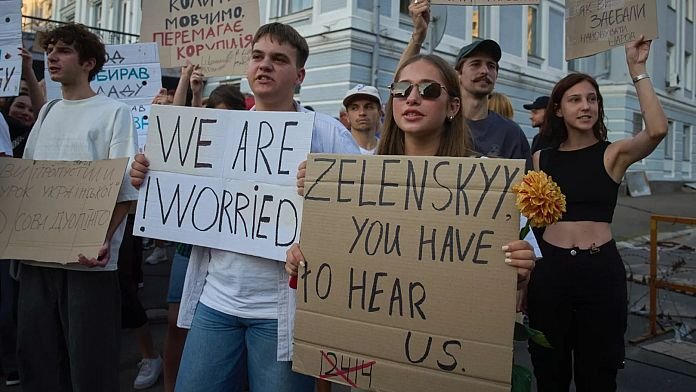 Presionar a Kiev para que ceda tierras "obligará a los ucranianos a tomar las calles"