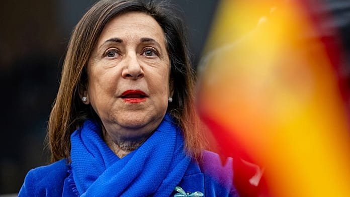 Robles defiende a la UME y aclara que el Ejército solo puede intervenir cuando lo pide la autonomía