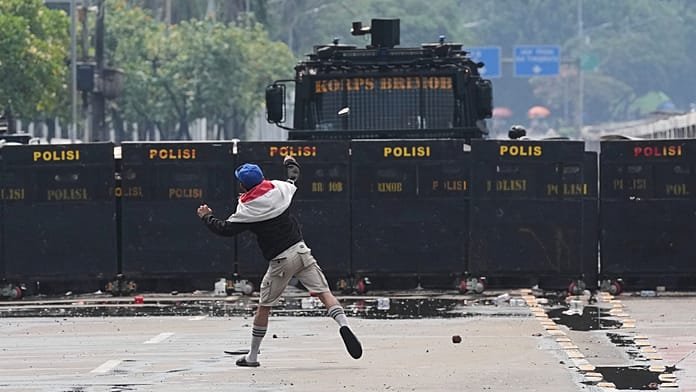 El presidente indonesio Prabowo Subianto ha cancelado sus planes de viajar a China debido a las violentas protestas