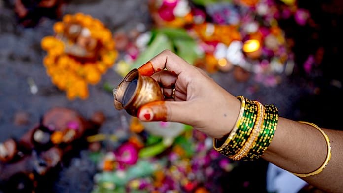 India inicia el festival de Ganesha con procesiones y oraciones durante diez días