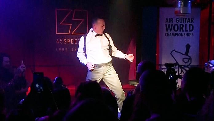 NO COMMENT: Así son las maestrías invisibles del Campeonato Mundial de Air Guitar