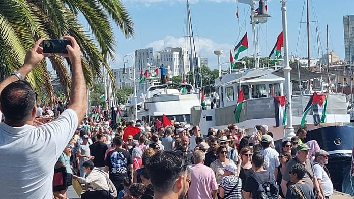 La Flotilla Global Sumud parte desde Barcelona hacia Gaza para establecer un corredor humanitario