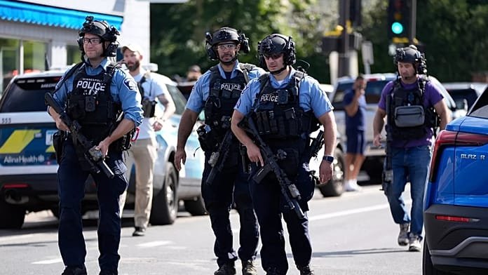 Un tiroteo en una escuela e iglesia católica de Minneapolis deja al menos 2 muertos y 14 heridos