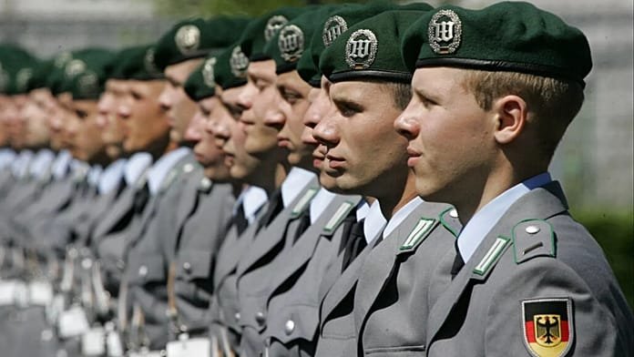 El servicio militar obligatorio "debe reintroducirse más rápidamente" en Alemania