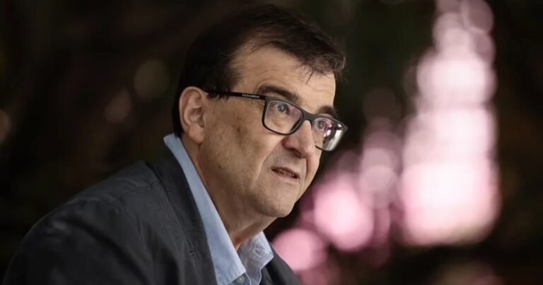 Javier Cercas: "Huyamos como de la peste de la literatura que dulcifica la realidad"