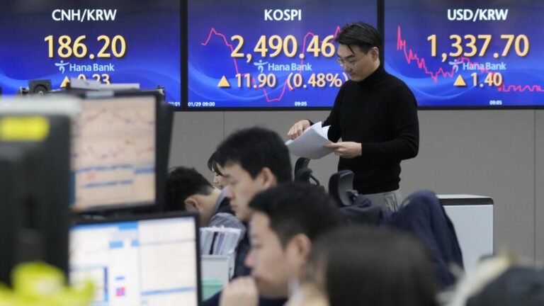 Fin de una era en China: Evergrande sale de la Bolsa de Hong Kong tras la mayor quiebra inmobiliaria