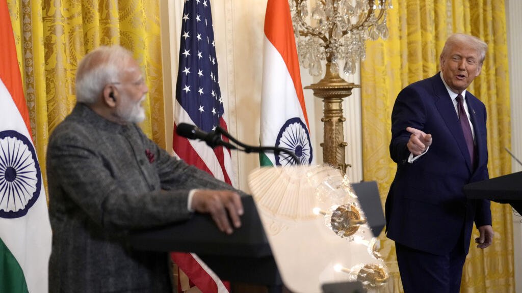 Sin decir cuánto, Trump anuncia mayores aranceles a India por compras de petróleo ruso