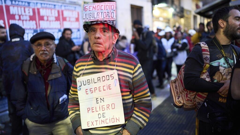 Argentina: Milei confirma el veto al aumento de las pensiones aprobado por el Legislativo