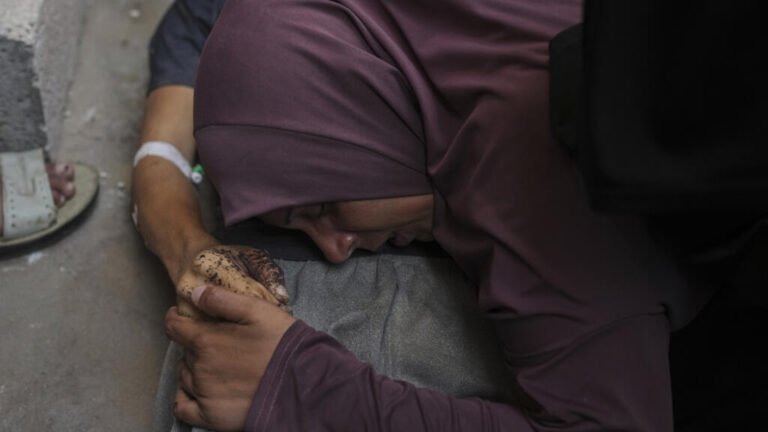 Más de 40 gazatíes asesinados en nuevos ataques israelíes, mientras el hambre se agudiza