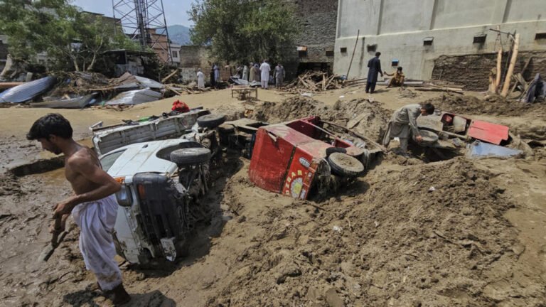 Al menos 344 muertos en 48 horas en las monzones en Pakistán