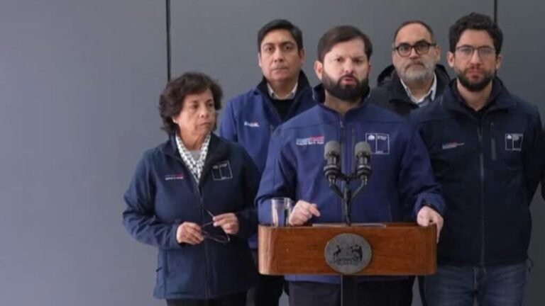 Chile se apresura a rescatar a mineros atrapados a 1.200 metros bajo tierra